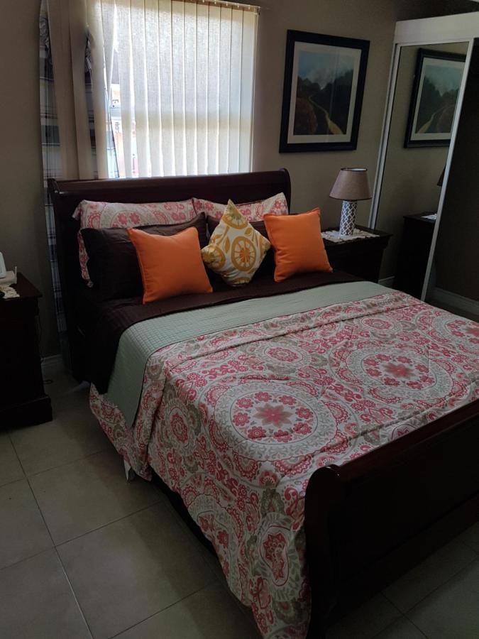 New Kingston Luxurious Secure Condo Экстерьер фото
